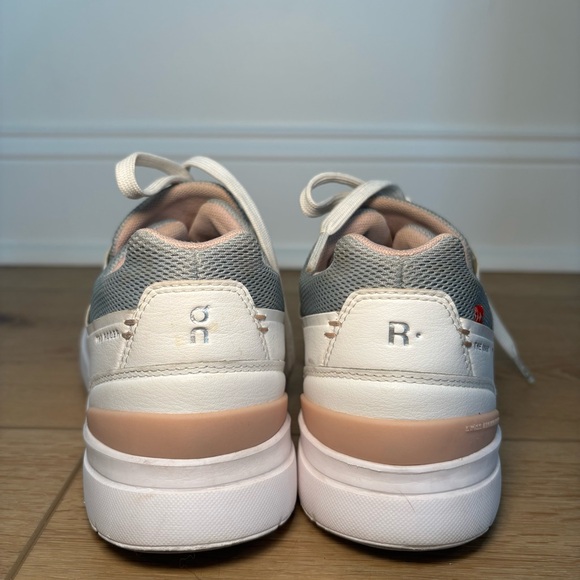 On Running The Roger Advantage White Rosehip Sneakers Women’s 9